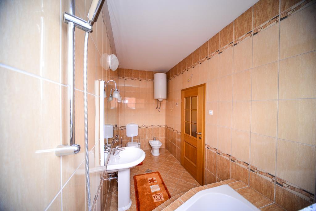 Apartments Dalmacija Starigrad Paklenica Oda fotoğraf