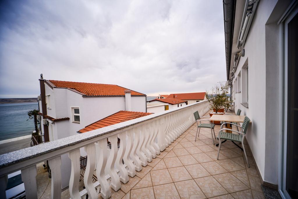 Apartments Dalmacija Starigrad Paklenica Oda fotoğraf